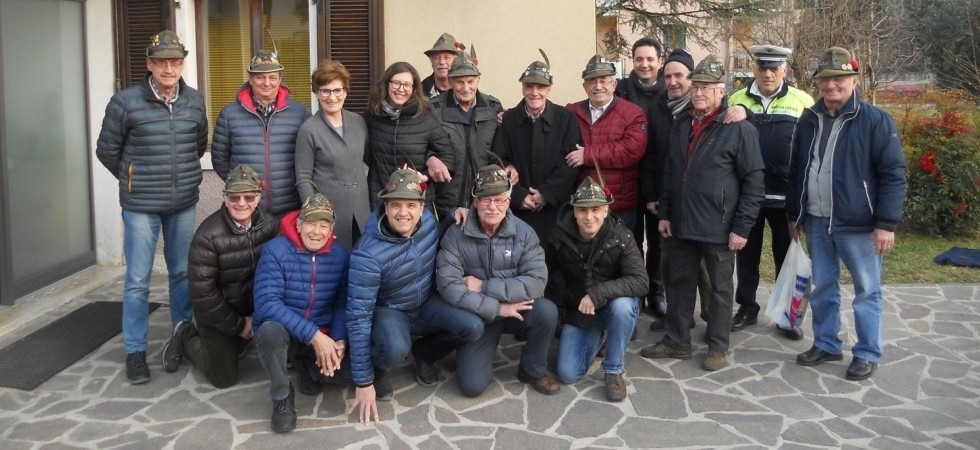 Il signor Lino, alpino reduce di Russia, festeggia 98 anni: festa a sorpresa del Comune